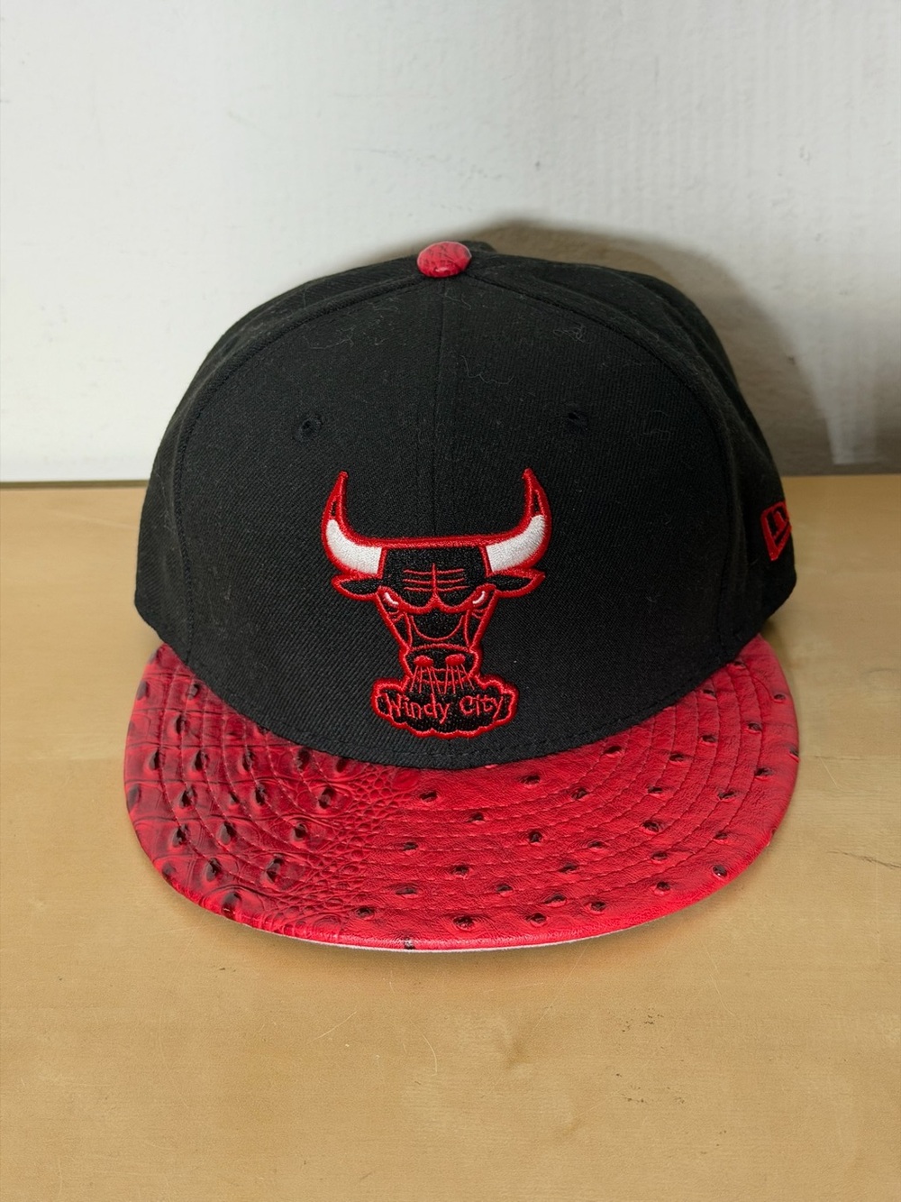 Chicago Bulls New Era 9FIFTY Reptile Strapback Hat Windy City Red Black M/L